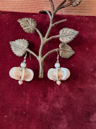Pendientes flor perla y cristal ,conchas