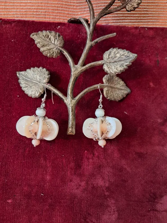 Pendientes flor perla y cristal ,conchas