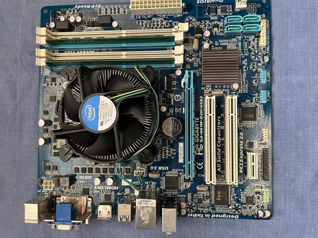 Placa base Gigabyte GA-H61M-D2H-USB3