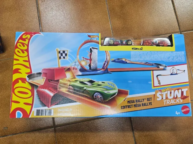 Hot Wheels Stunt Tracks Mega Rally Set
