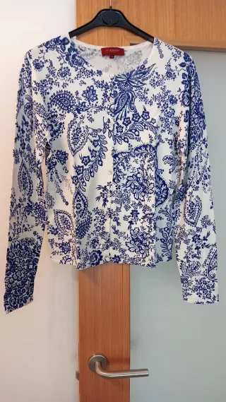 Chaqueta Burberry azul y blanca estampada