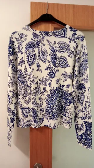 Chaqueta Burberry azul y blanca estampada