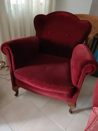 Sofá de terciopelo rojo