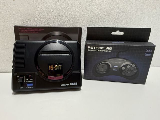 Raspberry Pi 3B+ con carcasa y mando