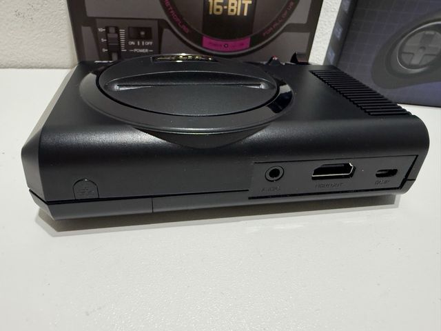 Raspberry Pi 3B+ con carcasa y mando