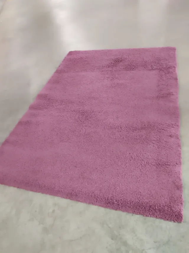 Alfombra pelo largo color berenjena