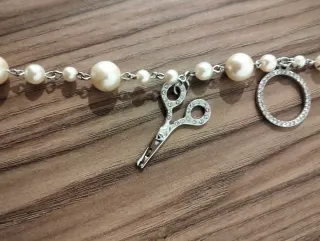 Colgante para modistas con perlas