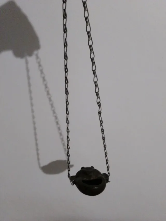 Antico turibolo in bronzo a forma di volto