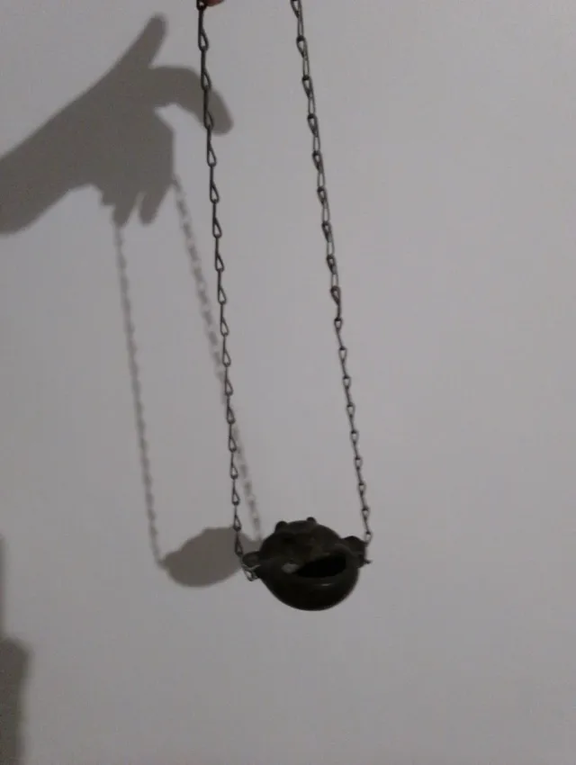 Antico turibolo in bronzo a forma di volto