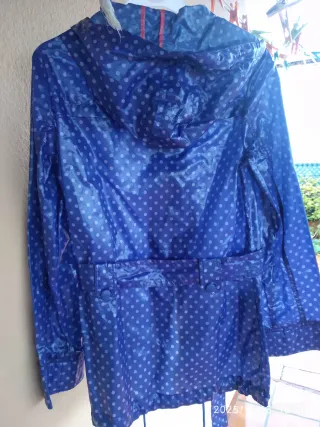 Chubasquero azul