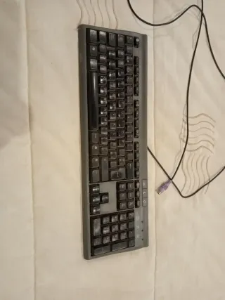 Teclado PC Gris y Negro