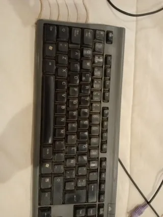 Teclado PC Gris y Negro