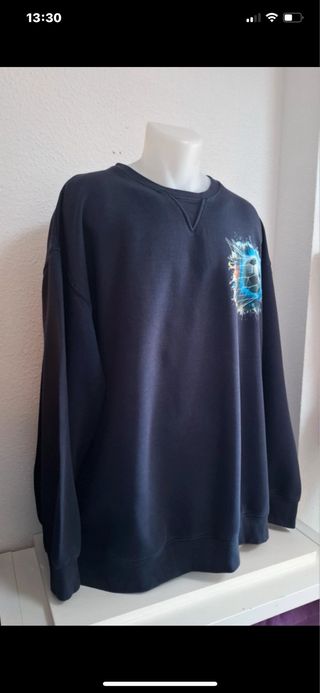 Sudadera azul con estampado de fútbol