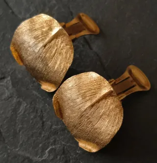 Pendientes clip vintage pétalos oro texturizados
