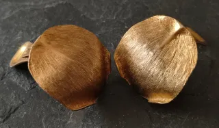 Pendientes clip vintage pétalos oro texturizados