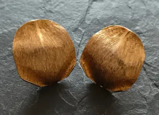 Pendientes clip vintage pétalos oro texturizados