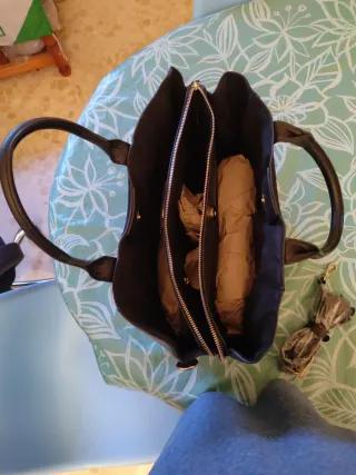 Bolso Negro Cremallera y Botones Magnéticos