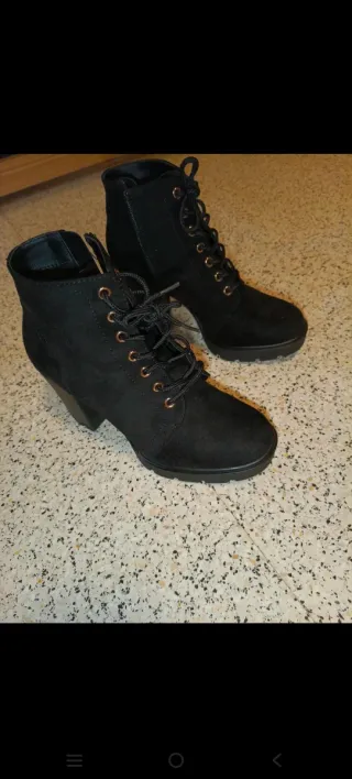 Botines negros mujer con cordones