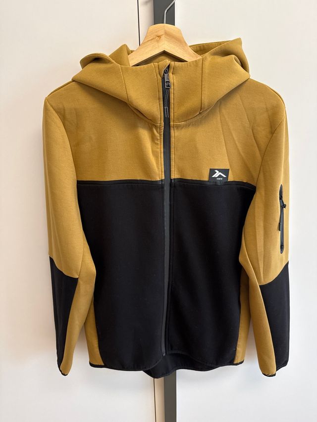 Chándal Tenth Negro y color mostaza