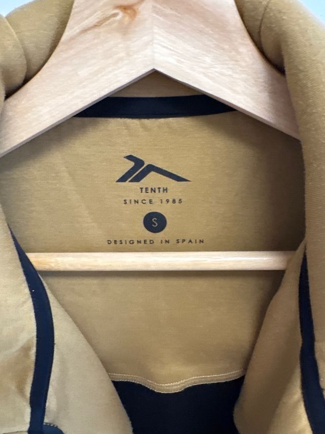 Chándal Tenth Negro y color mostaza