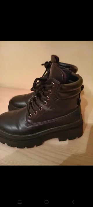 Botines negros con cordones y plataforma