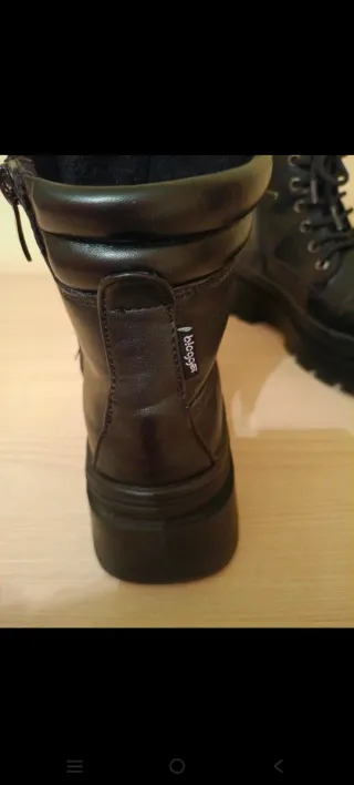 Botines negros con cordones y plataforma