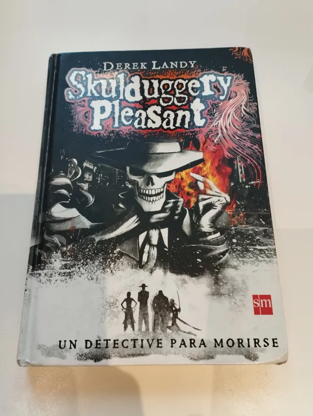 Detective Esqueleto [Skulduggery Pleasant] (Sku...
