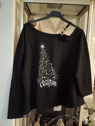 4 Blusas  tallas  XL, 20€ Nuevas.