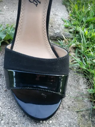 Sandalias fiesta negras tacón charol