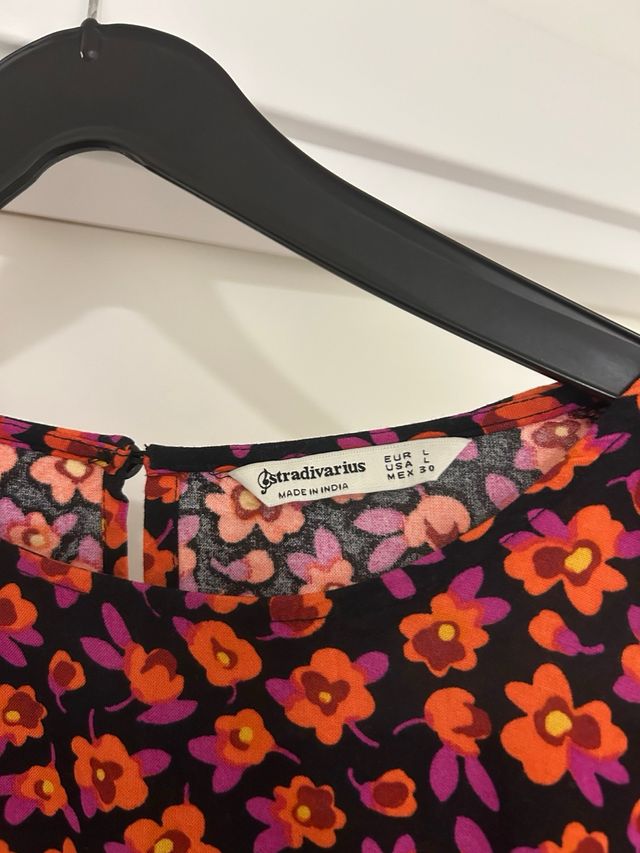 Vestido estampado floral negro y naranja