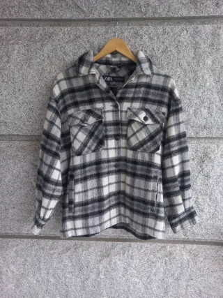 Abrigo paño cuadros gris y blanco