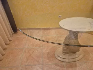 Mesa de salón cristal pie mármol