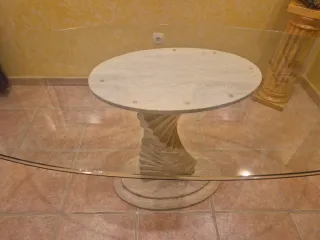 Mesa de salón cristal pie mármol