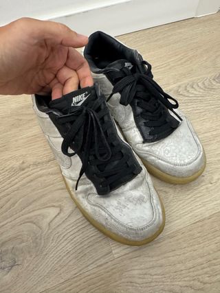 Zapatillas Nike Blancas y Negras 28 cm