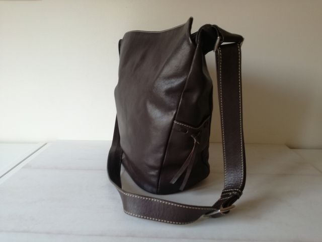 Bolso de piel marrón López Moreno