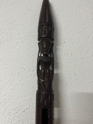 Figura decorativa étnica tallada