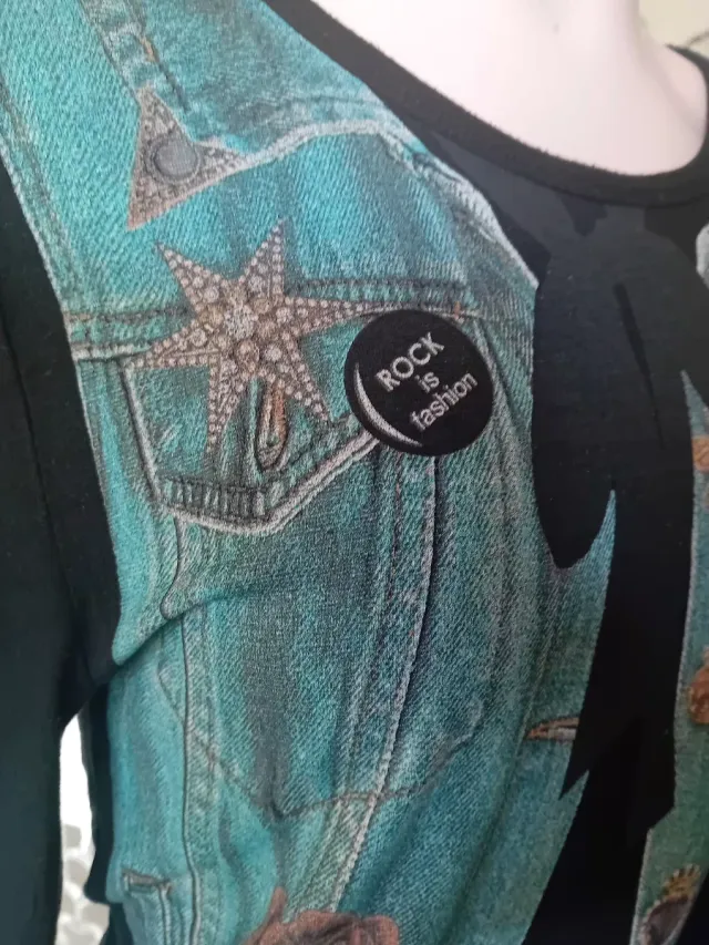 T-shirt Denny Rose con stampa gilet