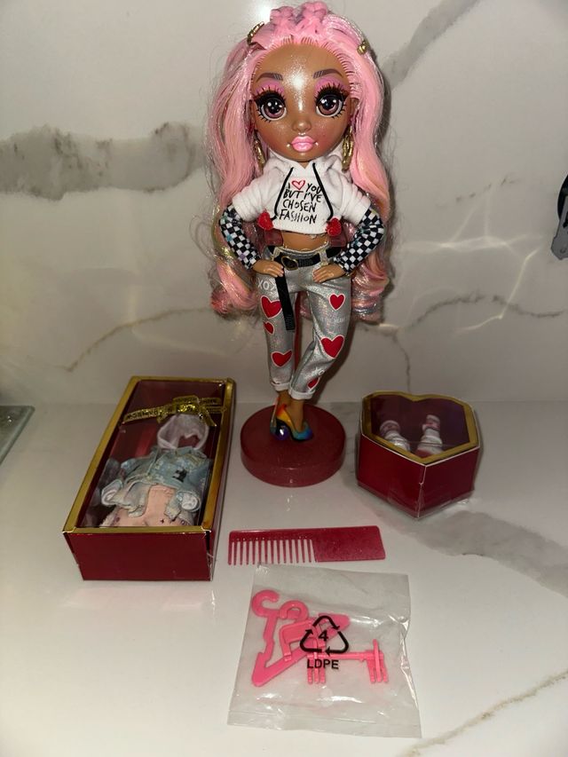 Muñeca Rainbow High Kia Hart