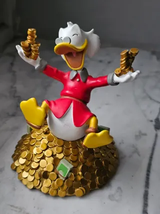 Statuetta Paperone con monete d'oro