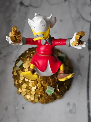 Statuetta Paperone con monete d'oro