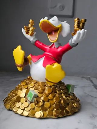 Statuetta Paperone con monete d'oro