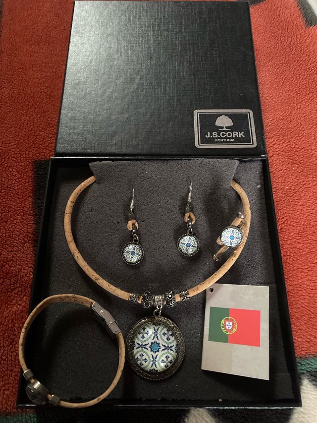 Conjunto J.S. Cork Portugal: Collar, Pendientes, A