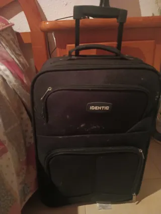 Maleta de cabina negra con ruedas