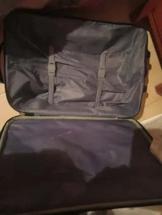 Maleta de cabina negra con ruedas