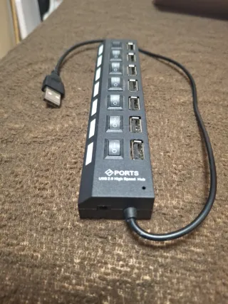Hub USB 2.0 con 7 puertos y interruptores