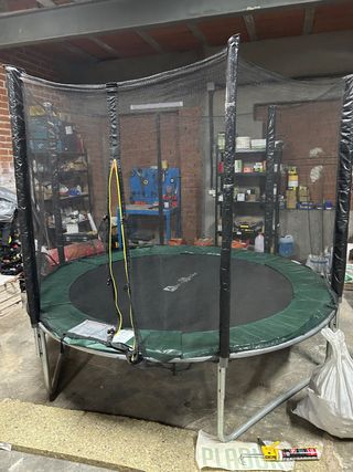 Cama elástica con red de seguridad