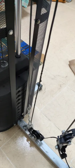 Máquina de poleas y pesas multifunción