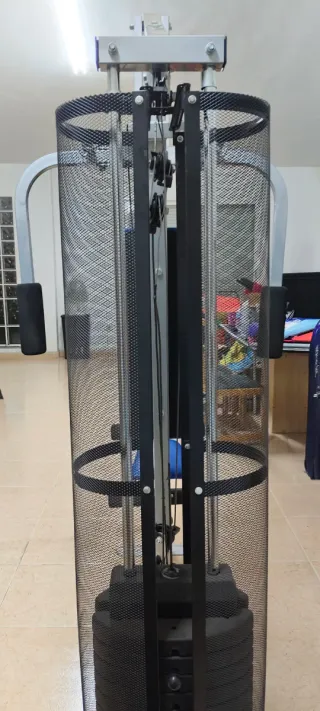 Máquina de poleas y pesas multifunción