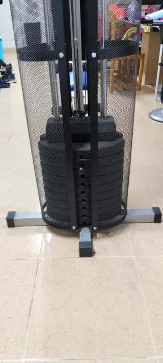 Máquina de poleas y pesas multifunción