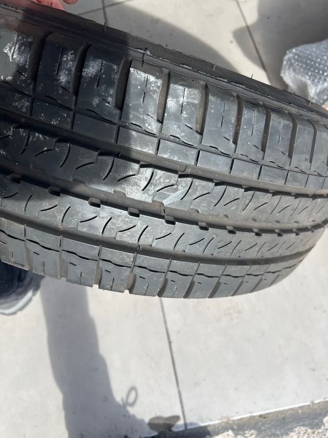 Neumático 215/65 R16 C Radial Tubeless